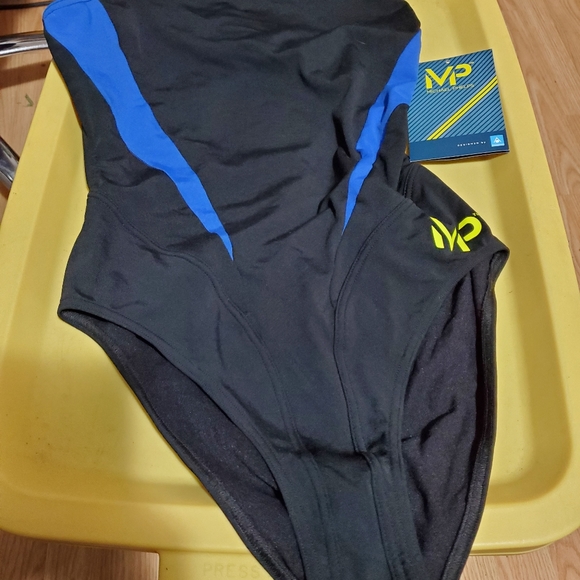 One piece swimsuit - Picture 1 of 2